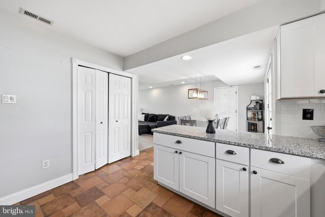 16 MULBERRY ST, Sicklerville, NJ 08081