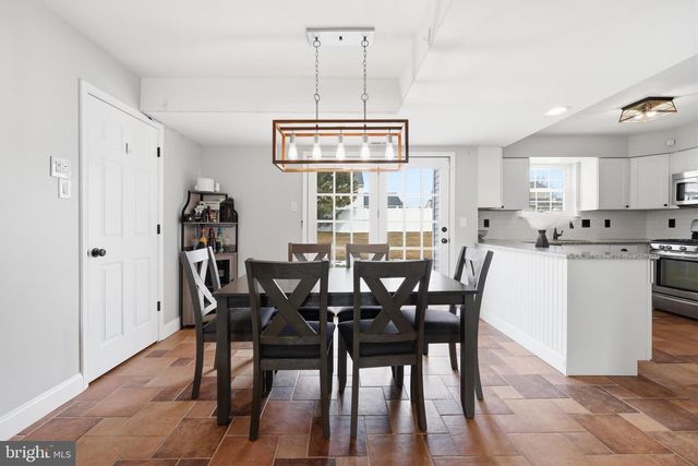 16 MULBERRY ST, Sicklerville, NJ 08081