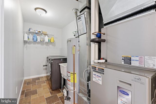 16 MULBERRY ST, Sicklerville, NJ 08081