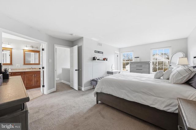 16 MULBERRY ST, Sicklerville, NJ 08081