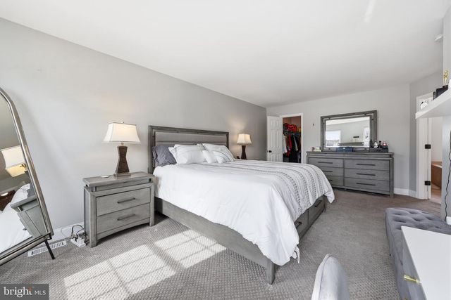 16 MULBERRY ST, Sicklerville, NJ 08081