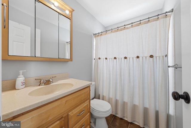 16 MULBERRY ST, Sicklerville, NJ 08081