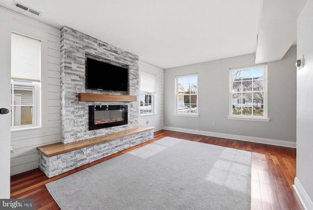 16 MULBERRY ST, Sicklerville, NJ 08081