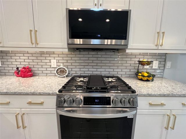 2946 TRUSTEE AVENUE, Sarasota, FL 34243