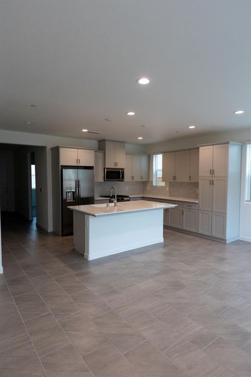 Image 4 of property listing at 4178 Agnes Lane, Madera, CA 93636