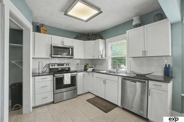 3027 Arcadia Avenue, Omaha, NE 68111