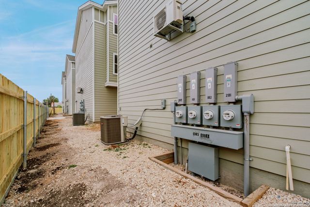 1510 S Walters 103,104, San Antonio, TX 78210