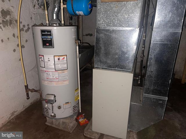 1114 CLOVER LN, Chester, PA 19013