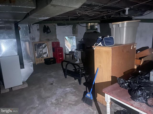 1114 CLOVER LN, Chester, PA 19013