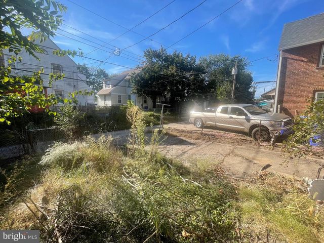 1114 CLOVER LN, Chester, PA 19013