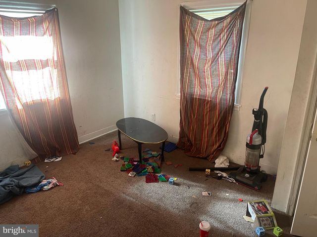 1114 CLOVER LN, Chester, PA 19013