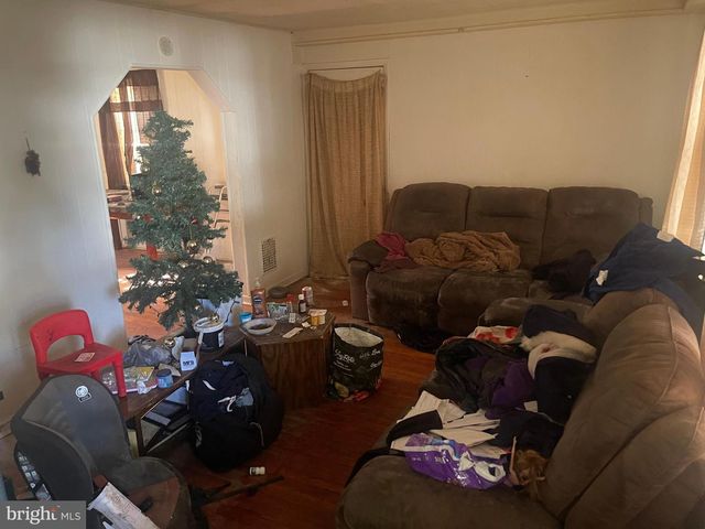 1114 CLOVER LN, Chester, PA 19013