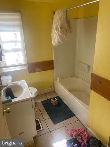 1114 CLOVER LN, Chester, PA 19013