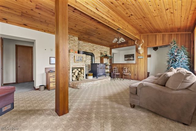 6122 Frederick Avenue NE, Alliance, OH 44601