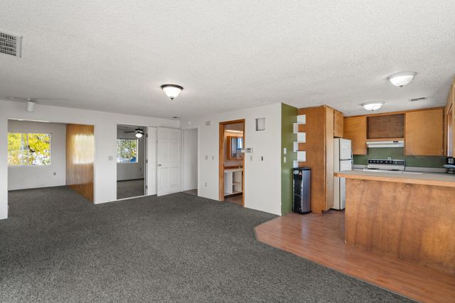 579 E Vilas Road, Central Point, OR 97502