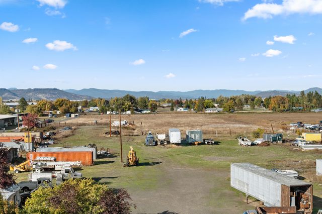 579 E Vilas Road, Central Point, OR 97502