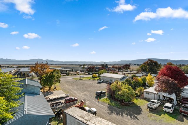 579 E Vilas Road, Central Point, OR 97502