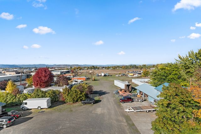 579 E Vilas Road, Central Point, OR 97502