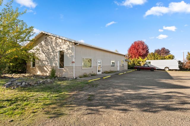 579 E Vilas Road, Central Point, OR 97502