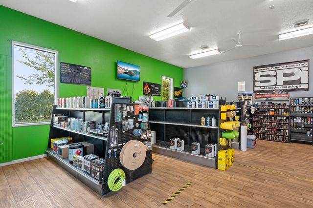 579 E Vilas Road, Central Point, OR 97502