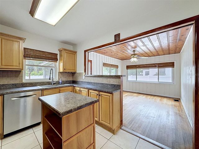 2518 W NORTH STREET, Tampa, FL 33614