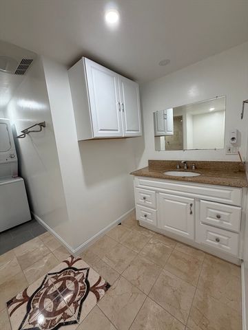 65 Tiffany Dr, Randolph, MA 02368