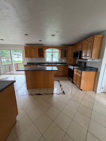 65 Tiffany Dr, Randolph, MA 02368