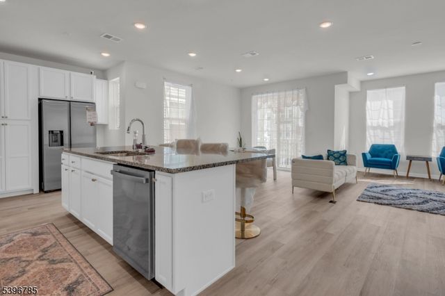 204 Honeysuckle Ln, Warren Twp., NJ 07059