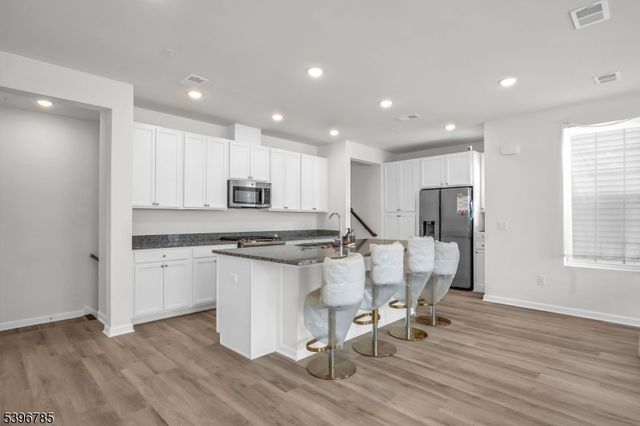 204 Honeysuckle Ln, Warren Twp., NJ 07059