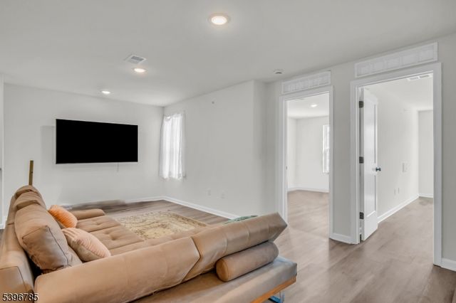 204 Honeysuckle Ln, Warren Twp., NJ 07059