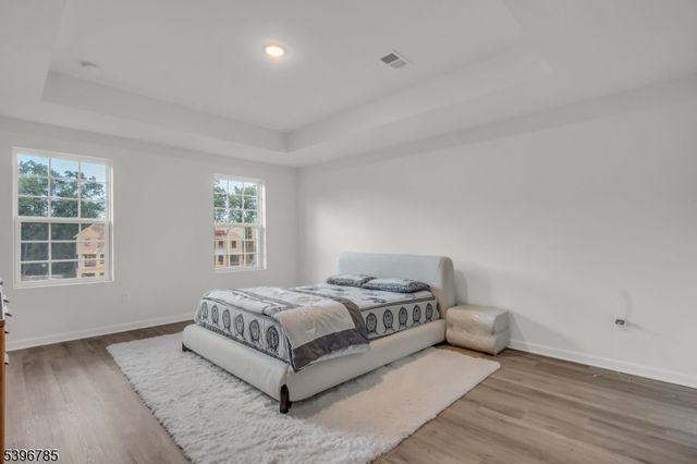 204 Honeysuckle Ln, Warren Twp., NJ 07059