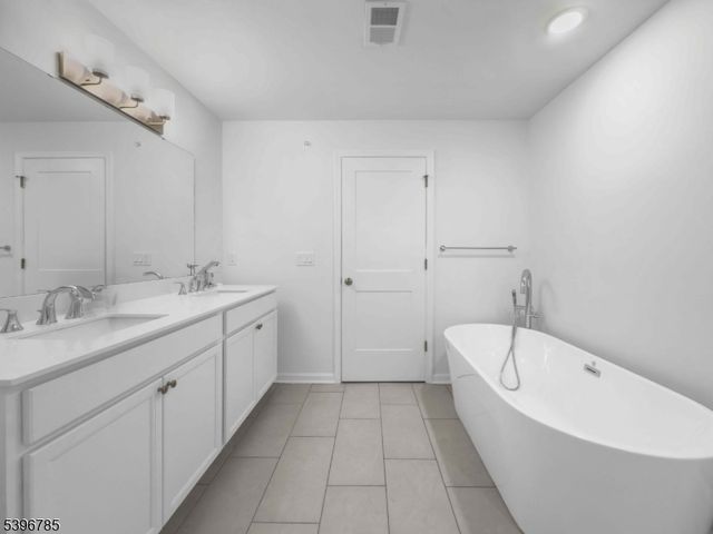 204 Honeysuckle Ln, Warren Twp., NJ 07059