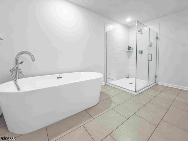 204 Honeysuckle Ln, Warren Twp., NJ 07059