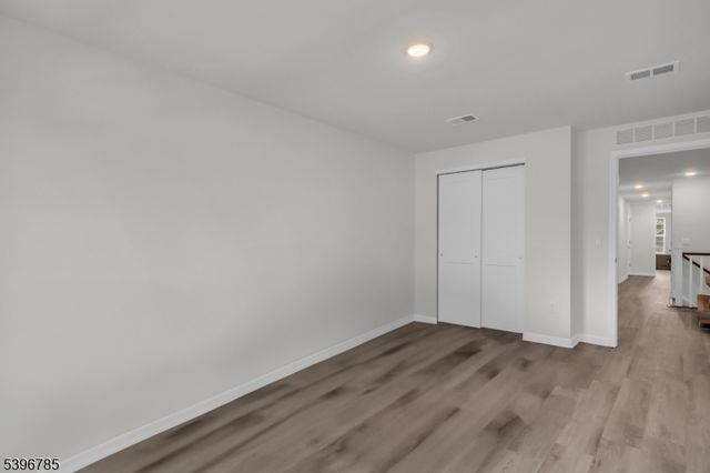 204 Honeysuckle Ln, Warren Twp., NJ 07059