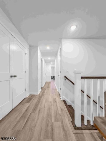 204 Honeysuckle Ln, Warren Twp., NJ 07059