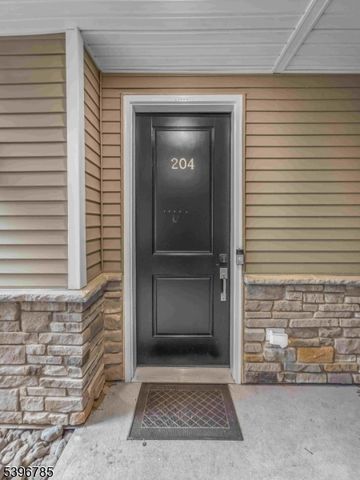 204 Honeysuckle Ln, Warren Twp., NJ 07059