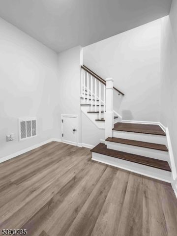 204 Honeysuckle Ln, Warren Twp., NJ 07059