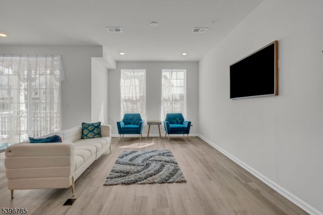 204 Honeysuckle Ln, Warren Twp., NJ 07059