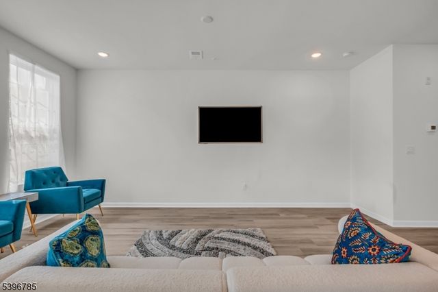 204 Honeysuckle Ln, Warren Twp., NJ 07059