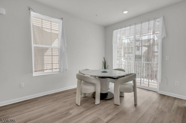 204 Honeysuckle Ln, Warren Twp., NJ 07059