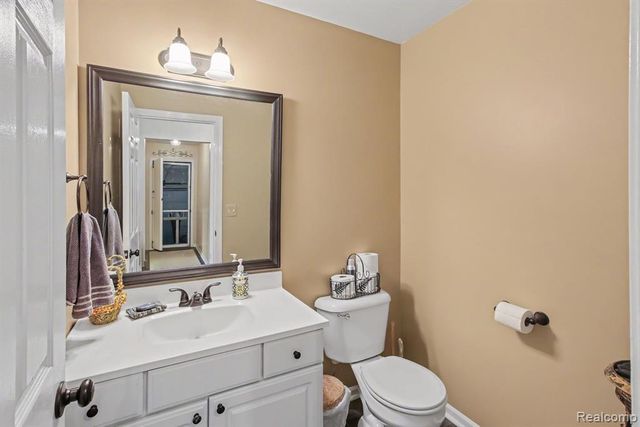 2445 Elkridge Circle, Highland, MI 48356