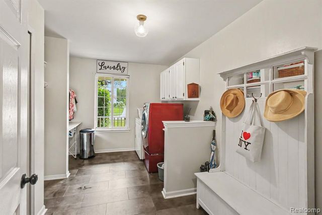 2445 Elkridge Circle, Highland, MI 48356