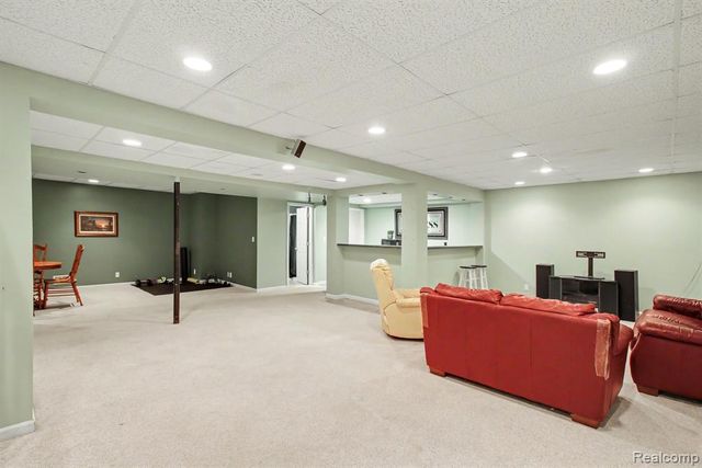 2445 Elkridge Circle, Highland, MI 48356