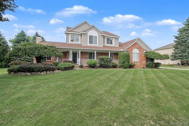2445 Elkridge Circle, Highland, MI 48356