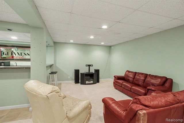 2445 Elkridge Circle, Highland, MI 48356