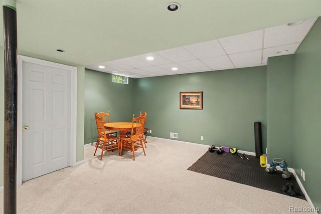 2445 Elkridge Circle, Highland, MI 48356