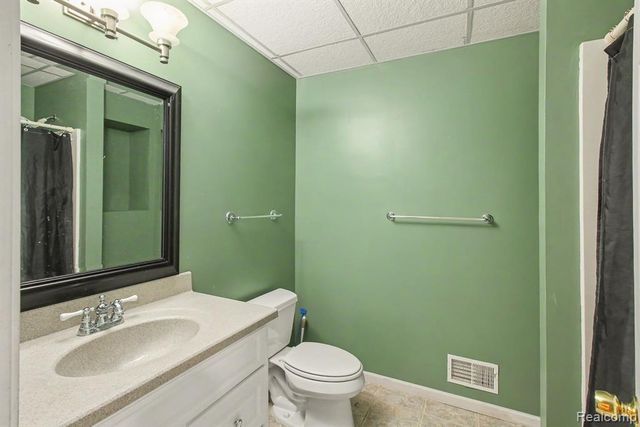 2445 Elkridge Circle, Highland, MI 48356