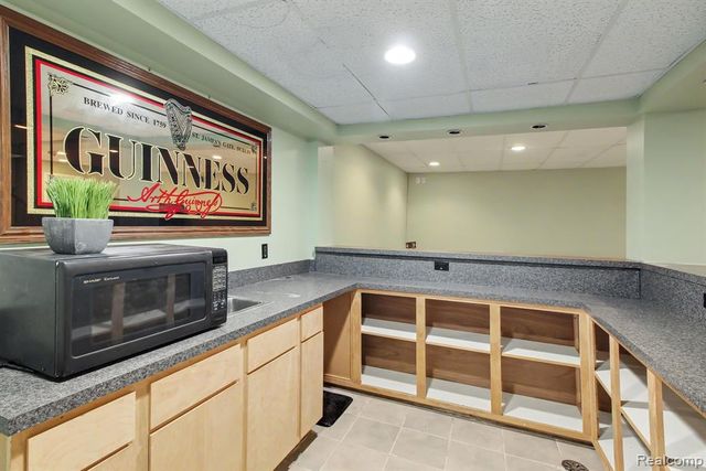 2445 Elkridge Circle, Highland, MI 48356