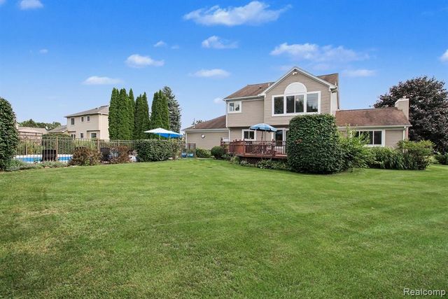 2445 Elkridge Circle, Highland, MI 48356