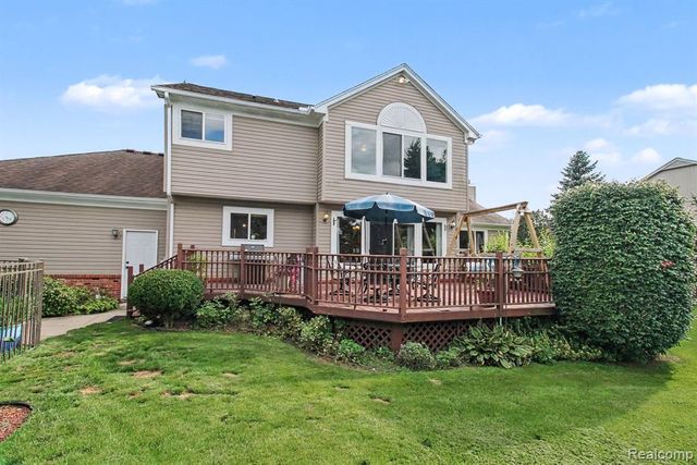 2445 Elkridge Circle, Highland, MI 48356